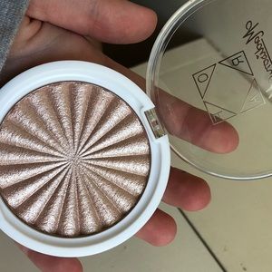 OFRA COSMETICS “sea shimmer highlighter”